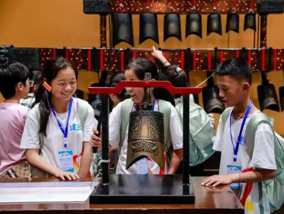 抓住暑期教学空档期进行硬化改造为师生日常通行增添了安全保障