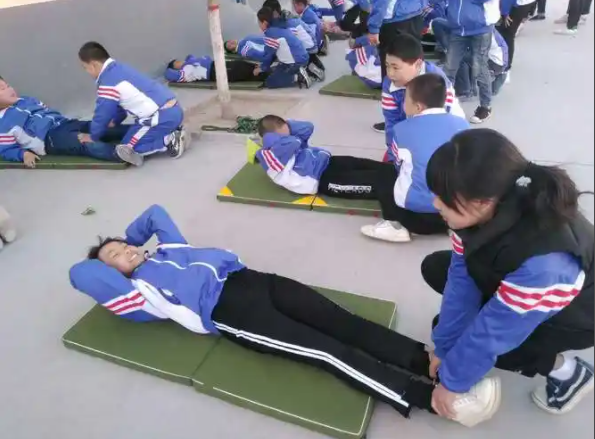 数学科课程让学生们在同步讲堂上与隶属学校的学生同上一堂课