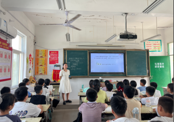 多媒体教学设备全掩盖优质数字教育资源掩盖面不断拓展深化