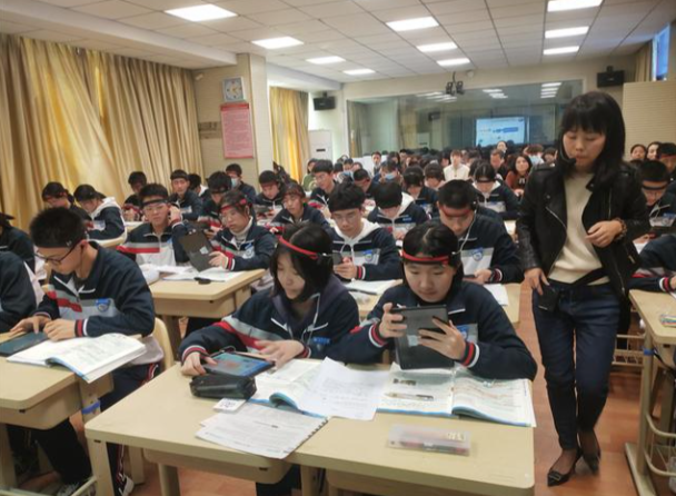 既建立言传身教的典范专业素质传道授业之路越走越广大